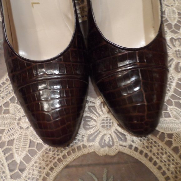 Chanel Brown Crocodile Leather Classic Heeled Pumps Size 7 1/2M - Picture 8 of 16